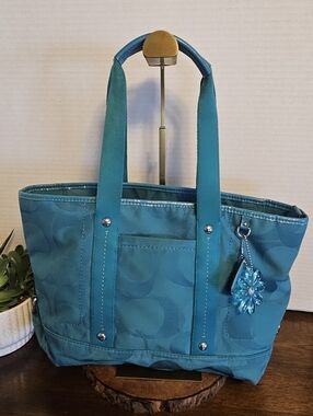 COACH Kyra Daisy Caribbean Ocean Blue Tote Signature C's Jacquard Tote F19674